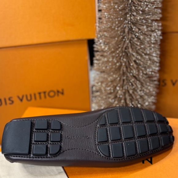 NEW Louis Vuitton Brown Leather LV Buckle Loafers – Size [9] – Authentic - Picture 2 of 5